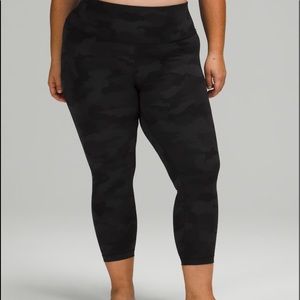 Lululemon wunder under high rise 25” black camo size 4